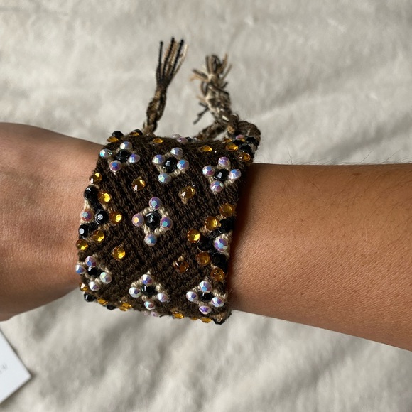 Handmade single thread bracelet - Picture 2 of 4